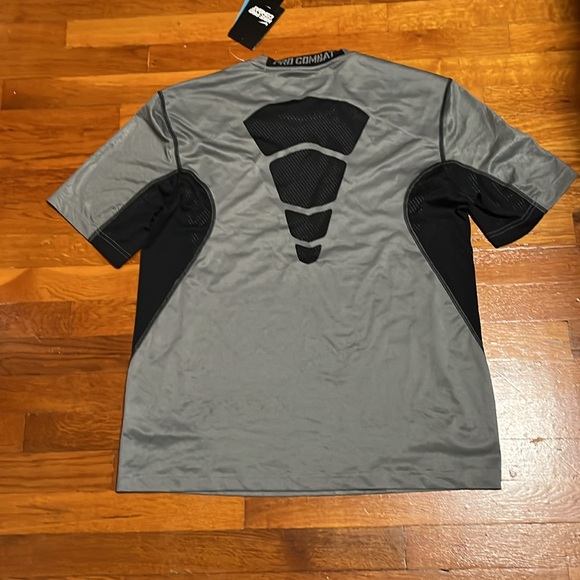 Nike Pro Combat. Men's NWT Size L. Gray/Black Shirt. Dri-Fit - Picture 3 of 5